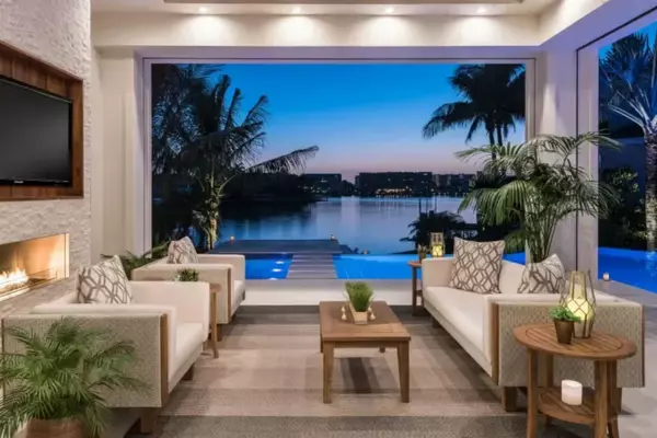 feature image of The Sunny Side Homes, Happenings & Gulf Coast Living