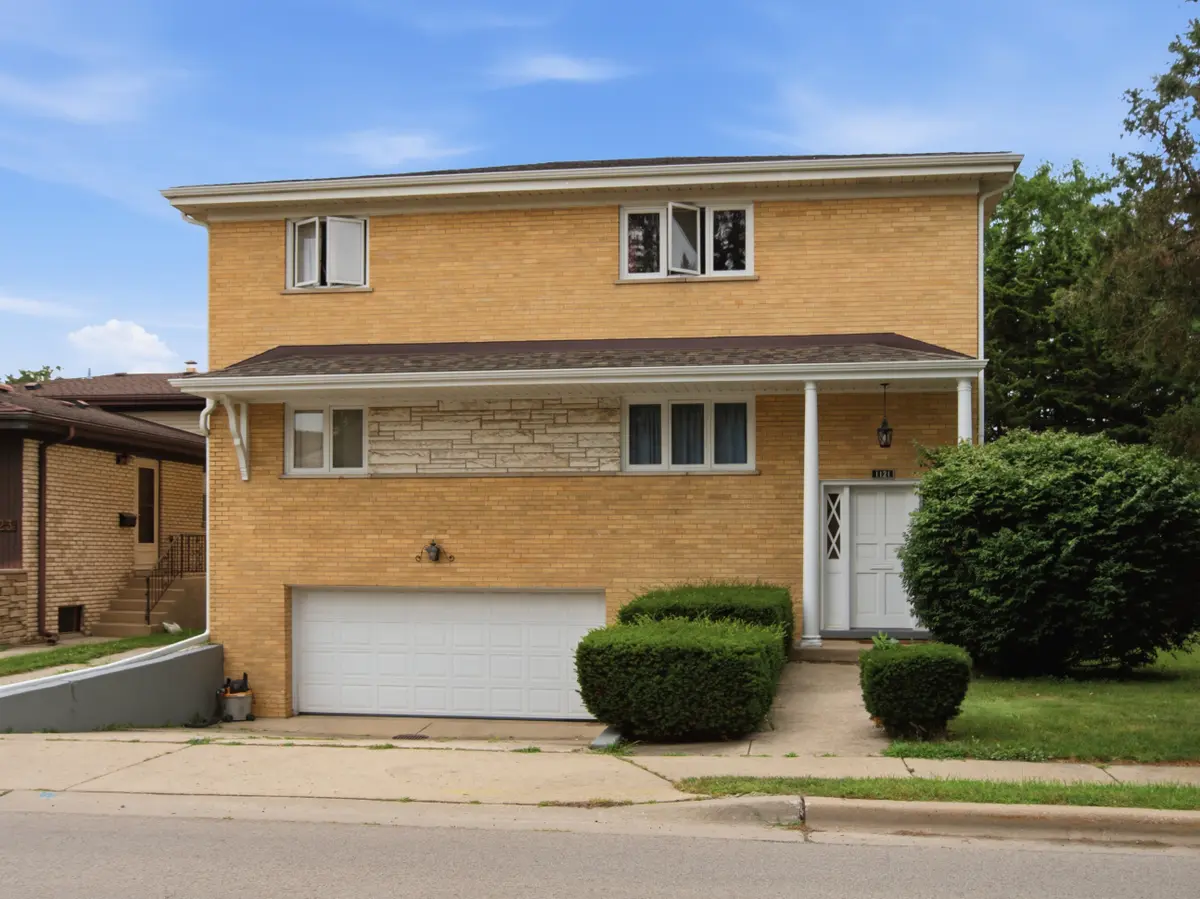 1121 N Northwest Hwy #2, Park Ridge, IL 60068-1663