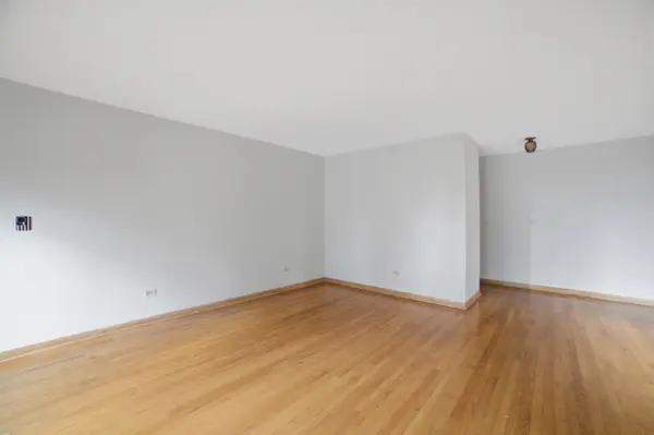 1121 N Northwest Hwy #2, Park Ridge, IL 60068-1663