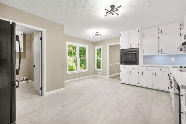 5226 Cumberland WAY, Stone Mountain, GA 30087