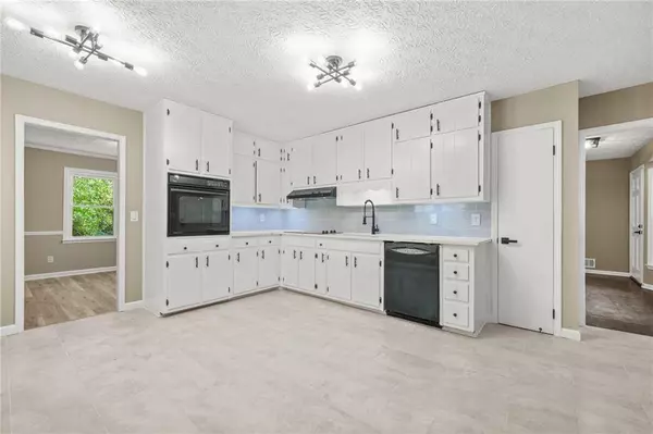 5226 Cumberland WAY, Stone Mountain, GA 30087