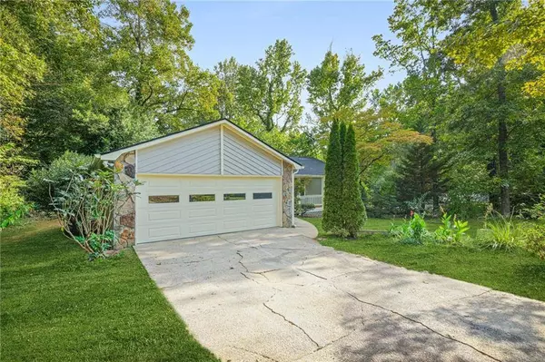 5226 Cumberland WAY, Stone Mountain, GA 30087