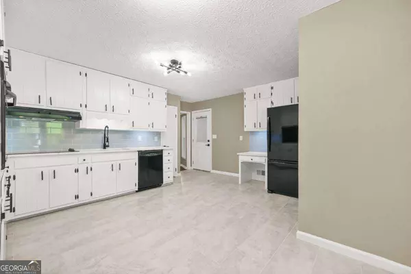 5226 Cumberland WAY, Stone Mountain, GA 30087