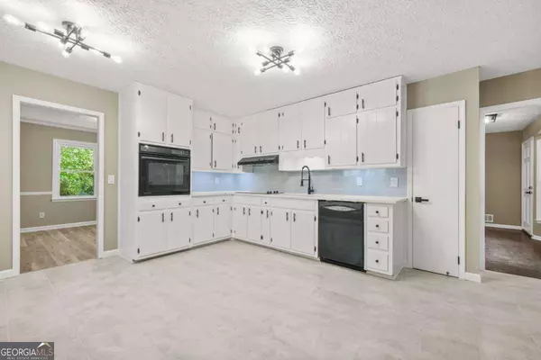 5226 Cumberland WAY, Stone Mountain, GA 30087