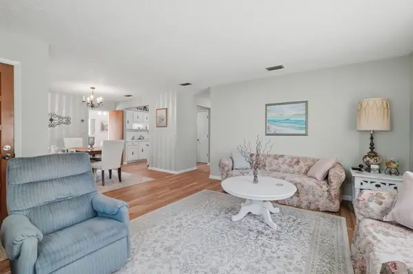 309 N 4th St, Flagler Beach, FL 32136-3375