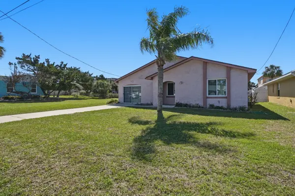 309 N 4th St, Flagler Beach, FL 32136-3375