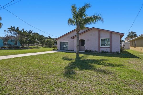 309 N 4th St, Flagler Beach, FL 32136-3375