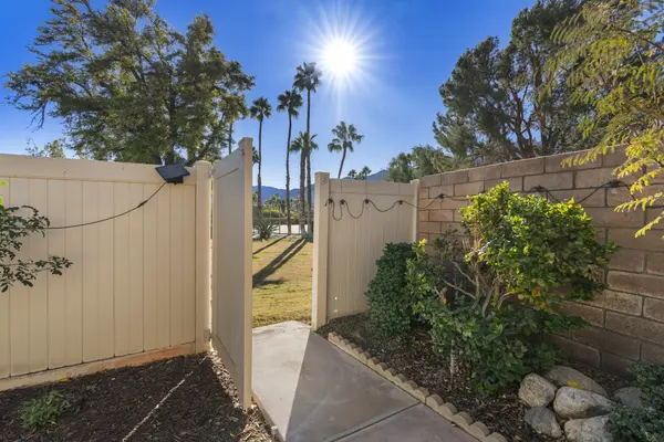 1433 Sunflower Cir N, Palm Springs, CA 92262-1790