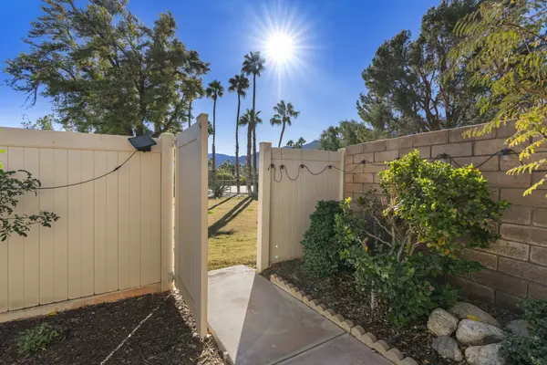 1433 Sunflower Cir N, Palm Springs, CA 92262-1790