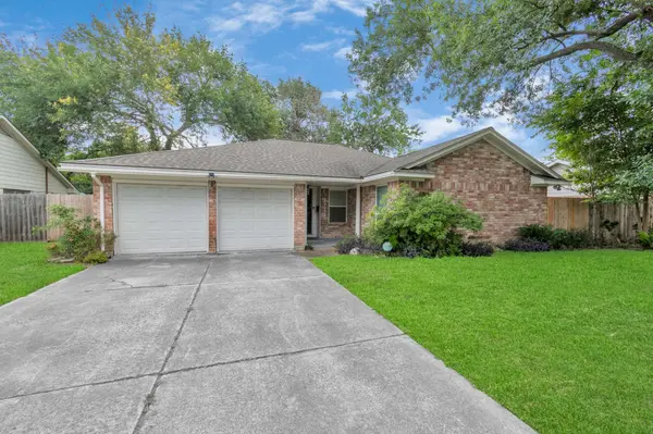 2718 Lazy Spring DR, Houston, TX 77080