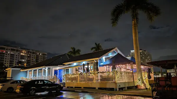 High Tide Social House – Waterfront Dining at Tarpon Point