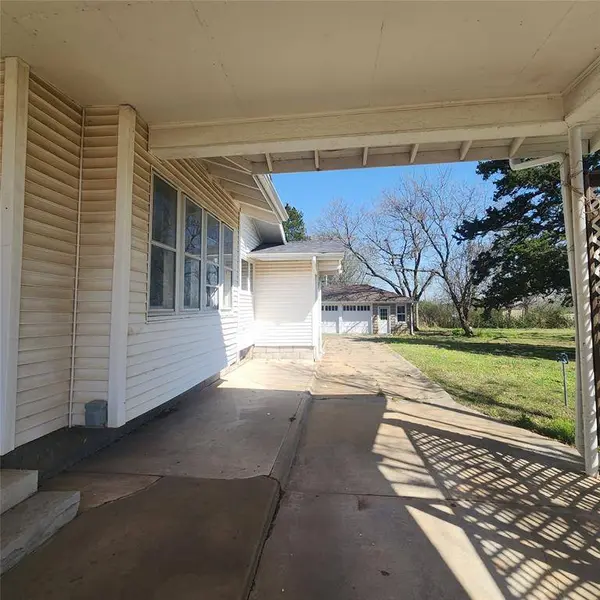 1224 N Barta AVE, Prague, OK 74864