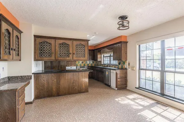 2824 Nichols RD, Chickasha, OK 73018