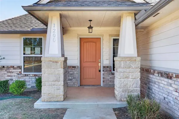 1200 Magnolia DR, Noble, OK 73068