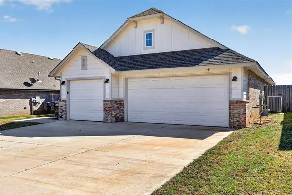 1200 Magnolia DR, Noble, OK 73068
