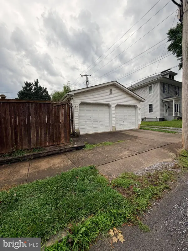 1025 W KING ST, Martinsburg, WV 25401