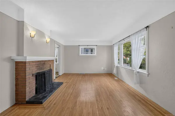 3219 RUTLEDGE St, Saanich, BC V8X 1N6