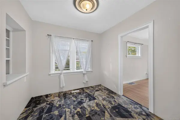 3219 RUTLEDGE St, Saanich, BC V8X 1N6