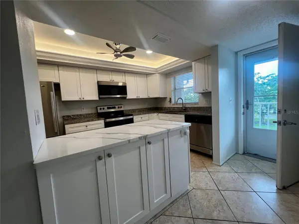 3981 MACEACHEN BLVD #330, Sarasota, FL 34233