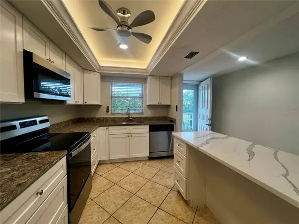 3981 MACEACHEN BLVD #330, Sarasota, FL 34233