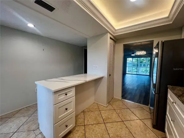 3981 MACEACHEN BLVD #330, Sarasota, FL 34233