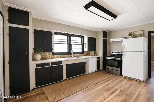305 1/2 Henry ST, New Iberia, LA 70563