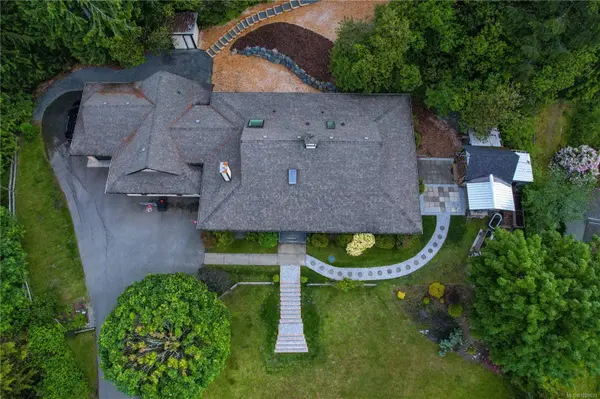 1582 Wilmot Ave, Shawnigan Lake, BC V0R 2W2
