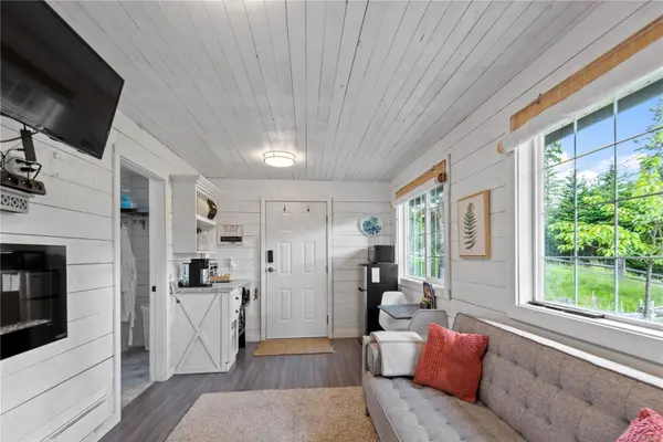1582 Wilmot Ave, Shawnigan Lake, BC V0R 2W2