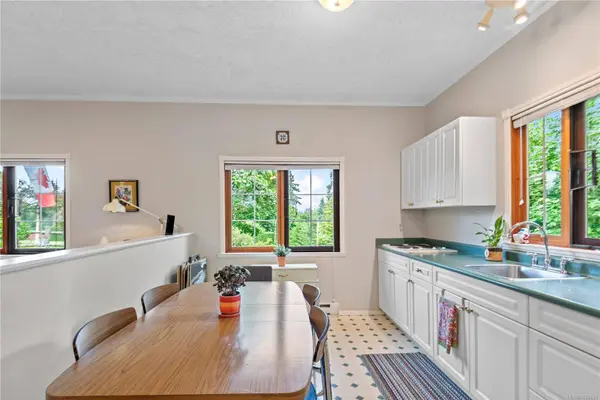 1582 Wilmot Ave, Shawnigan Lake, BC V0R 2W2