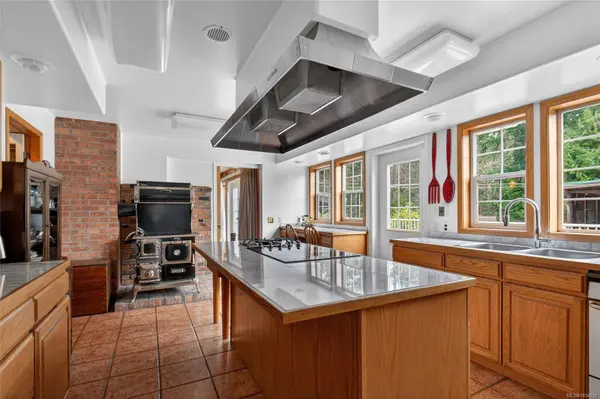 1307 Sylvia Pl, Cobble Hill, BC V8H 0B7