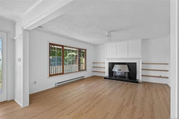 1582 Wilmot Ave, Shawnigan Lake, BC V0R 2W2