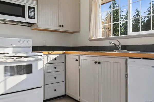 3166 Douglas St, Chemainus, BC V0R 1K2