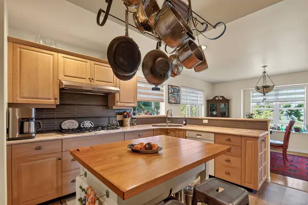 6089 Chippewa Rd, Duncan, BC V9L 5P5