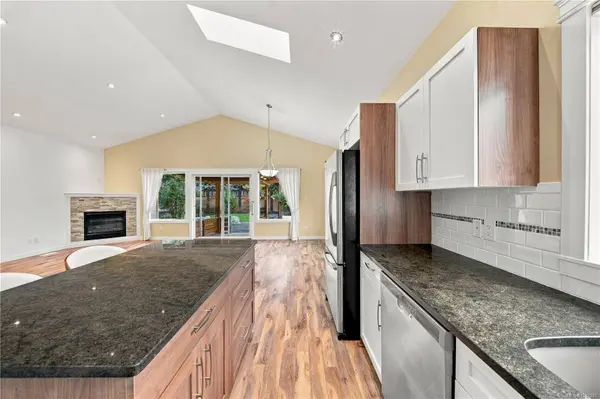5926 Tower Pl, Duncan, BC V9L 0E1