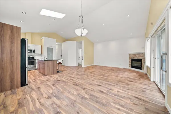 5926 Tower Pl, Duncan, BC V9L 0E1