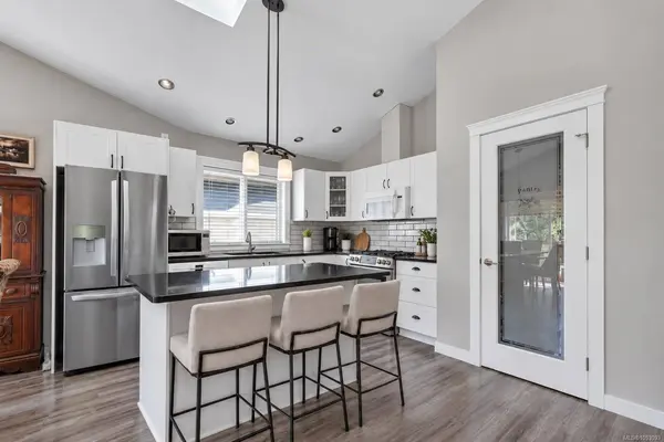 5923 Tower Pl, Duncan, BC V9L 0E1