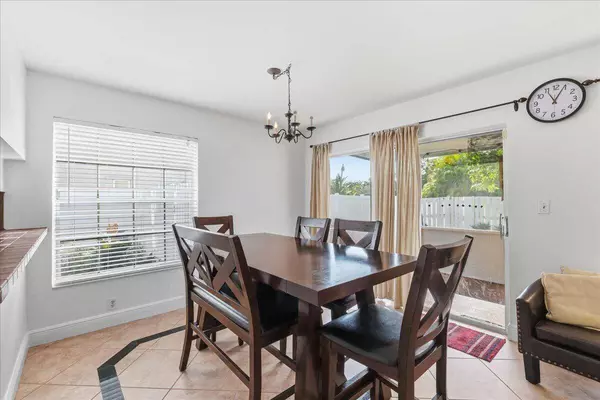 11140 SW 11th PL, Davie, FL 33324