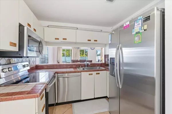 11140 SW 11th PL, Davie, FL 33324