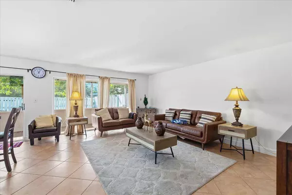 11140 SW 11th PL, Davie, FL 33324