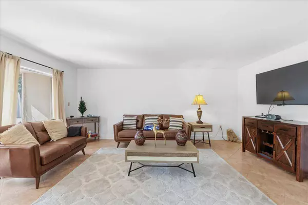 11140 SW 11th PL, Davie, FL 33324