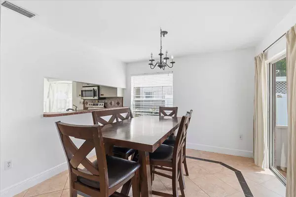 11140 SW 11th PL, Davie, FL 33324