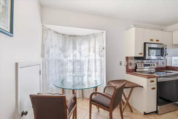 11140 SW 11th PL, Davie, FL 33324