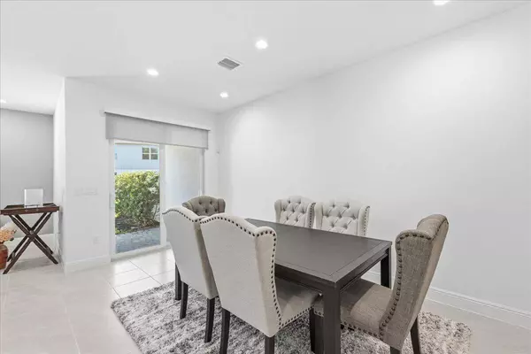 554 Sanderling CIR, Deerfield Beach, FL 33442