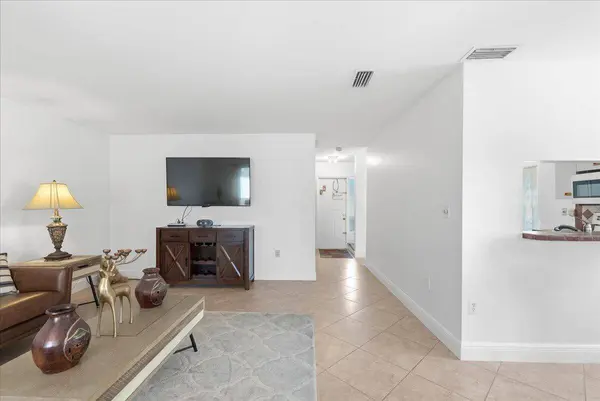 11140 SW 11th PL, Davie, FL 33324