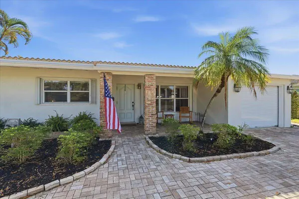 2220 NE 34th CT, Lighthouse Point, FL 33064