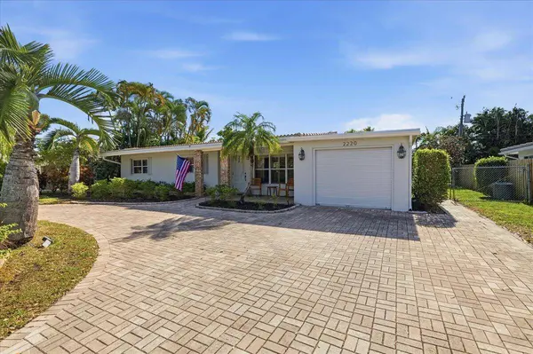2220 NE 34th CT, Lighthouse Point, FL 33064