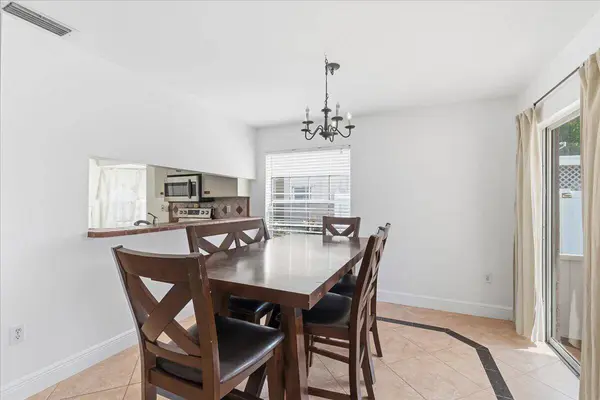 11140 SW 11th PL, Davie, FL 33324