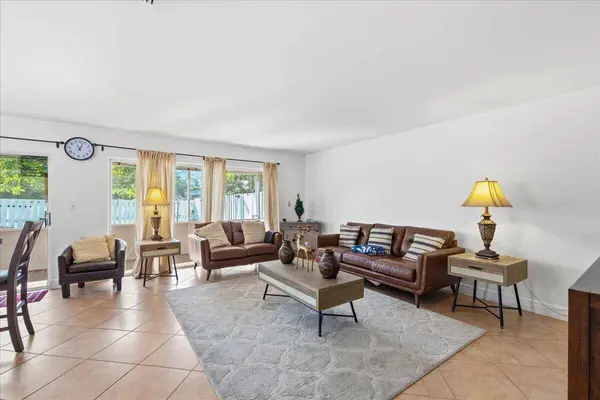 11140 SW 11th PL, Davie, FL 33324