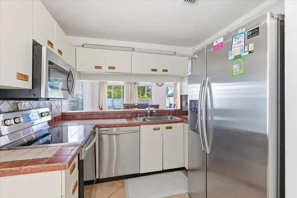 11140 SW 11th PL, Davie, FL 33324