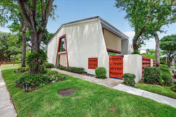 2999 Oaktree LN # 343, Hollywood, FL 33021